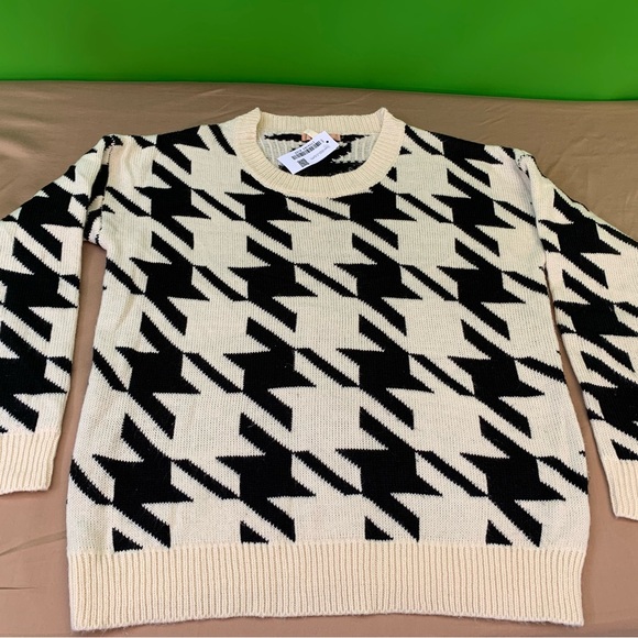 🖤‎ Black & Cream Houndstooth Knit Sweater – Size M (NEW) - Picture 2 of 8